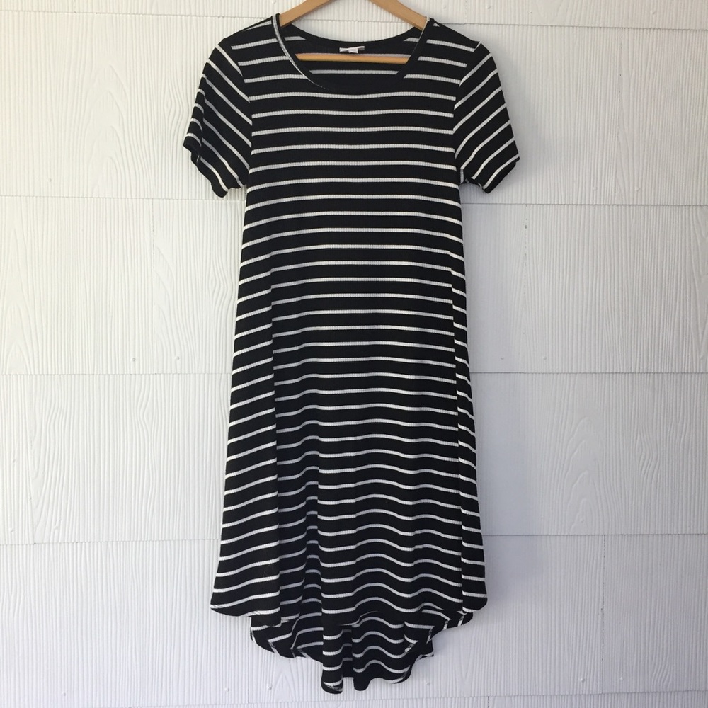 💜LuLaRoe B&W Stripe XS Carly