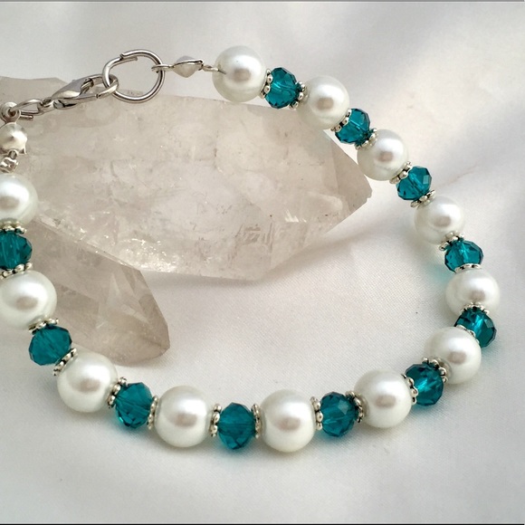 Jewelry - Handmade faux pearl and blue crystal bracelet