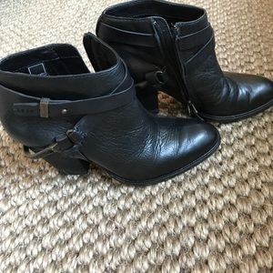 Dolce Vita Harlene western style ankle boot