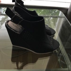 Madden Girl wedges