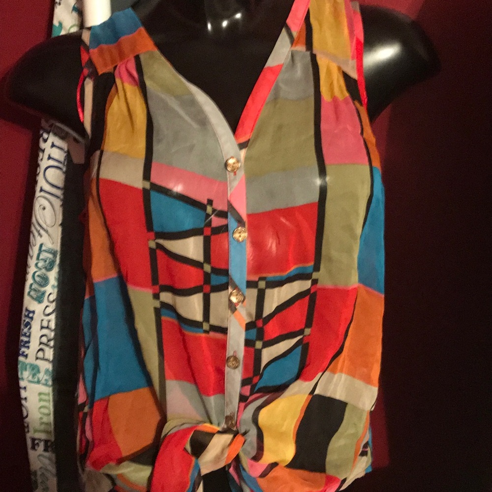 sleeveless top