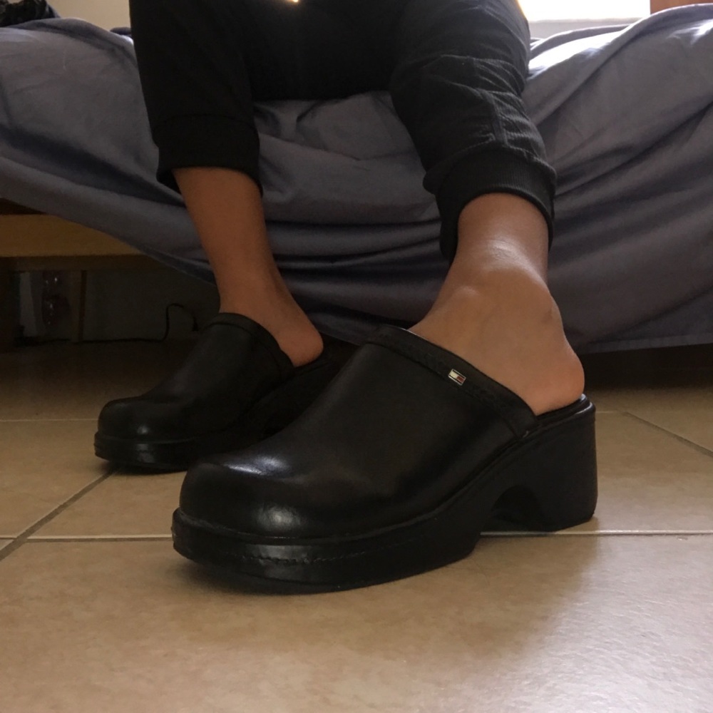 Tommy Hilfiger leather clogs!!