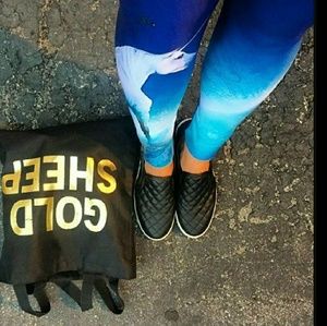 Goldsheep unicorn space leggings extra small