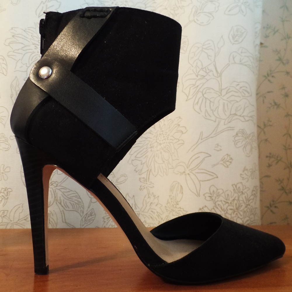size 7.5 black heels/ stilettos