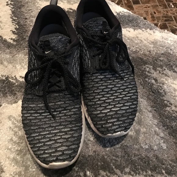 Nike Shoes - Nike Rosche run