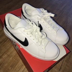 Nike Tennis Shoes