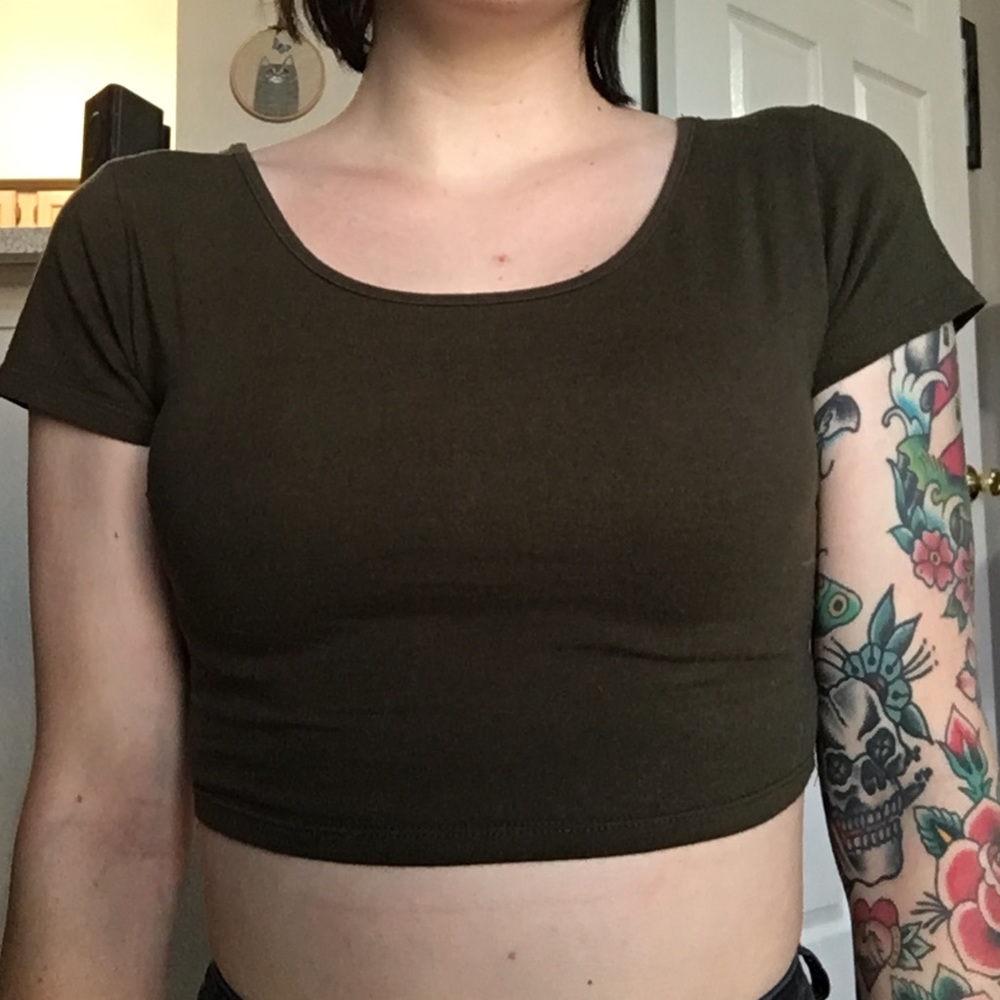 Nollie olive green crop top - size small