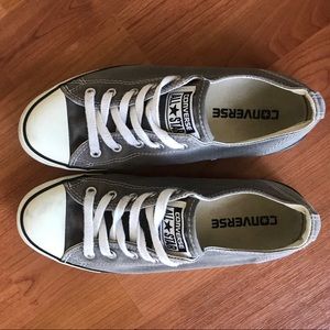 Converse low tops size 7, gray