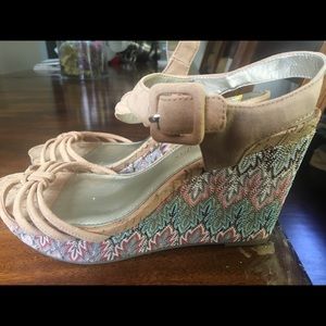 New, never worn Anne Kline wedges size 10