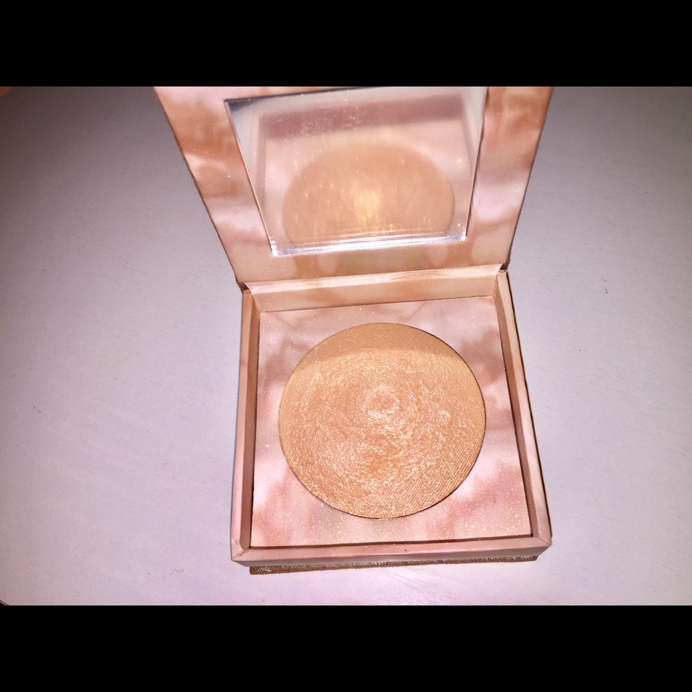 Urban Decay Illuminated Shimmering Powder- Aura - Picture 4 of 8