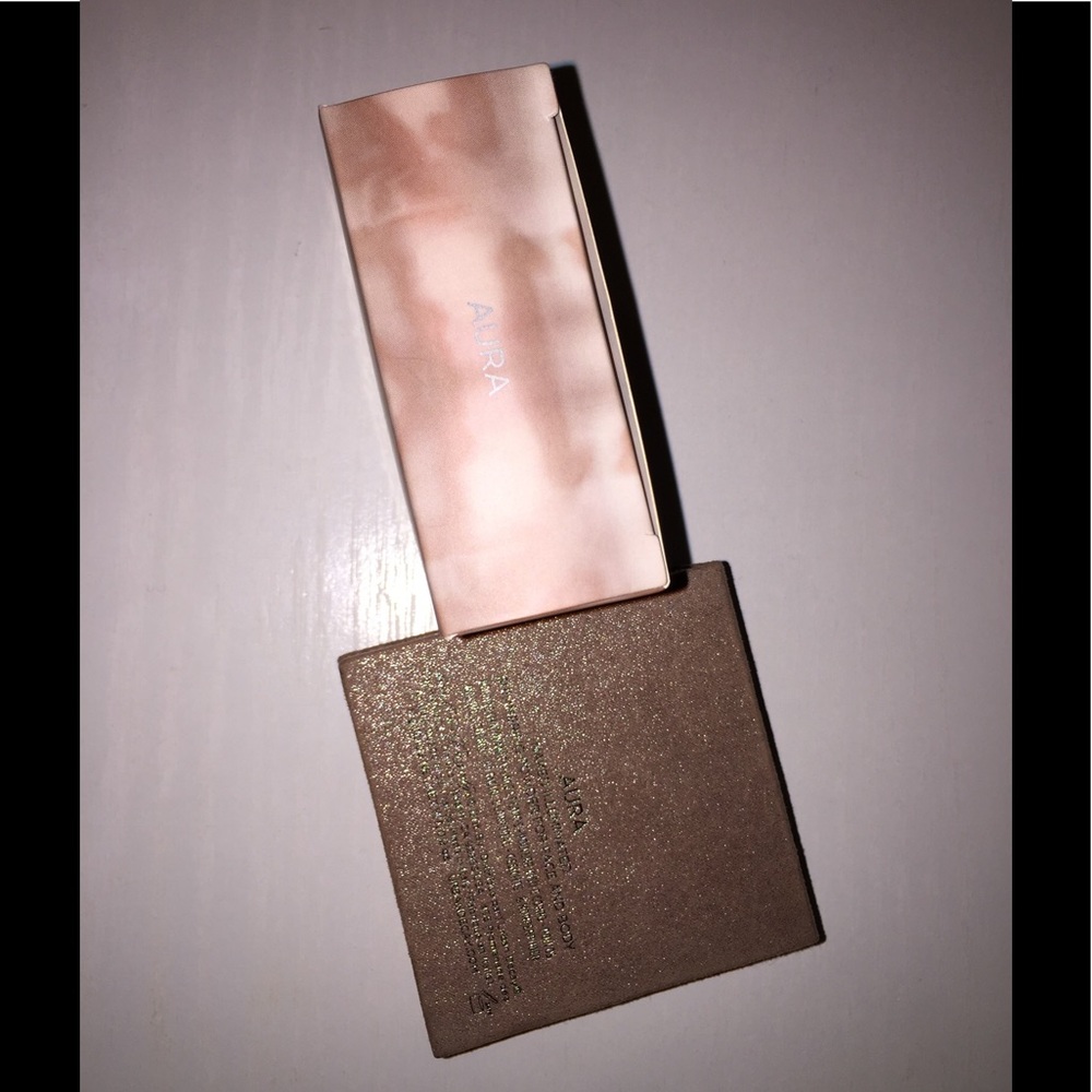Urban Decay Illuminated Shimmering Powder- Aura - Picture 8 of 8