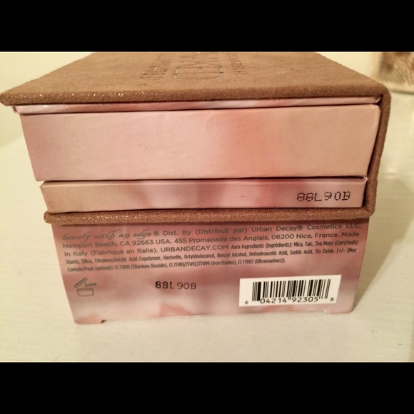 Urban Decay Illuminated Shimmering Powder- Aura - Picture 6 of 8