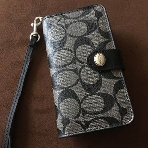 Coach iPhone 6 Wallet Wristlet