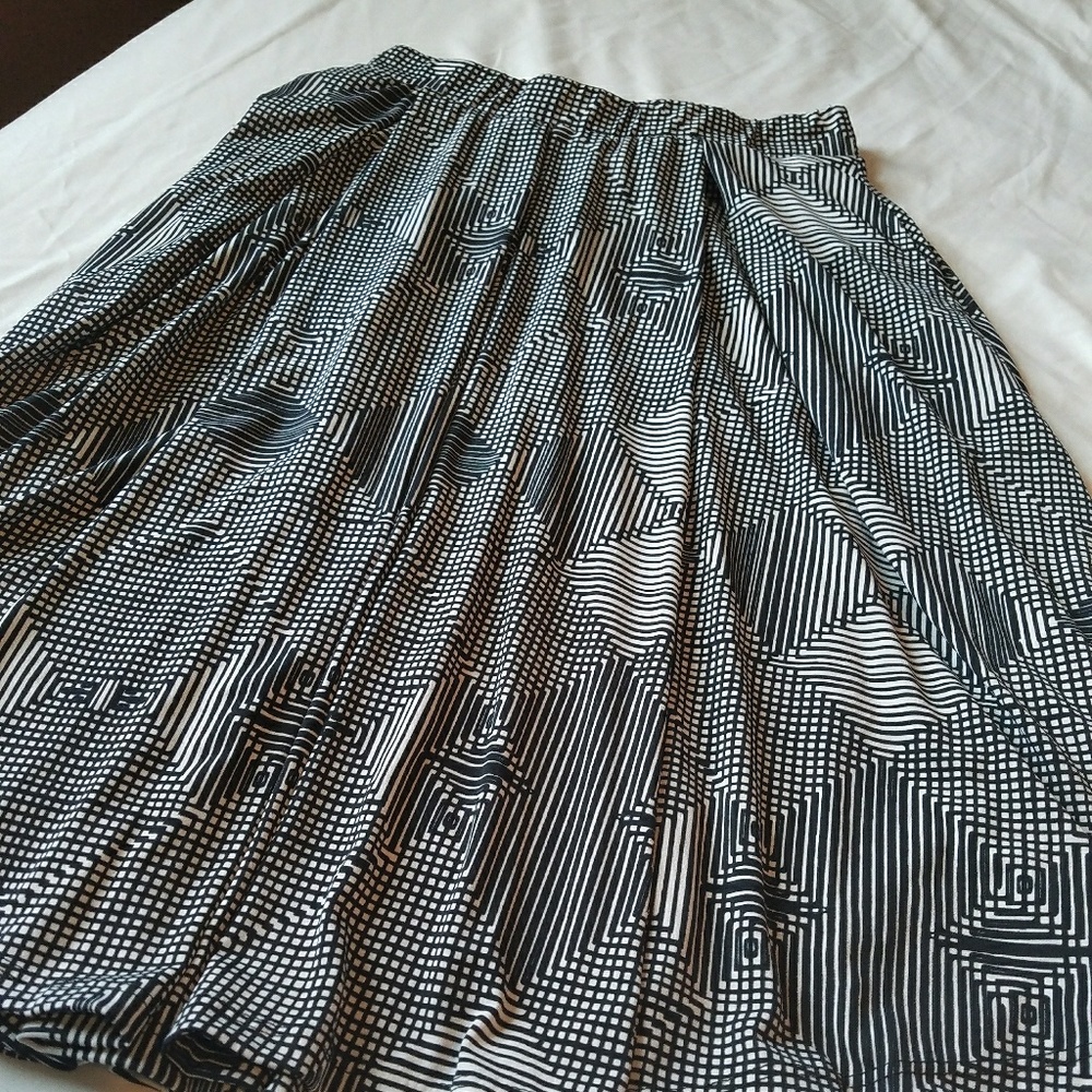 LULAROE SIZE SMALL MADISON SKIRT