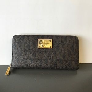 Michael Kors Logo Wallet
