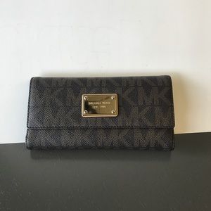 Michael Kors Logo Wallet