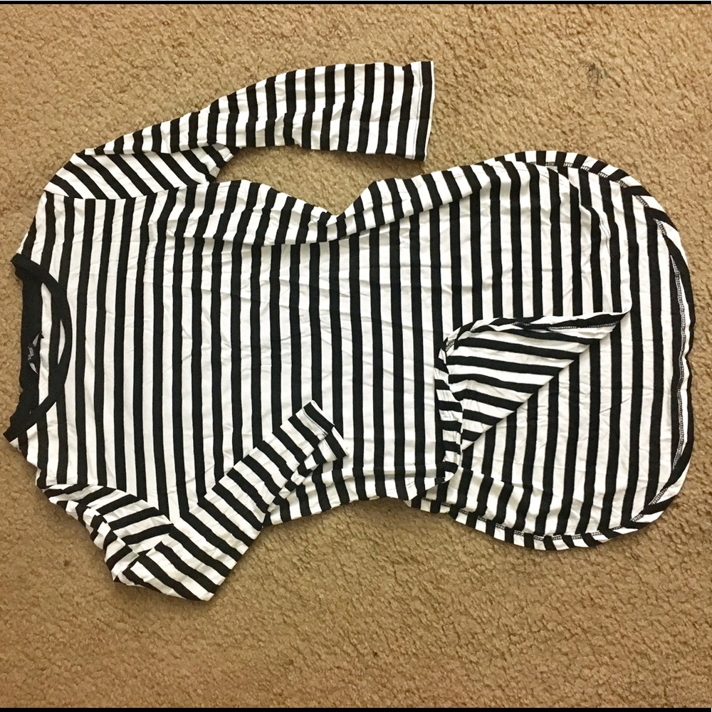 🐾Stripped Classic Black and white Tee