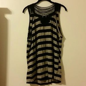 Sz 2x Black and Gray Lace Detail Tank