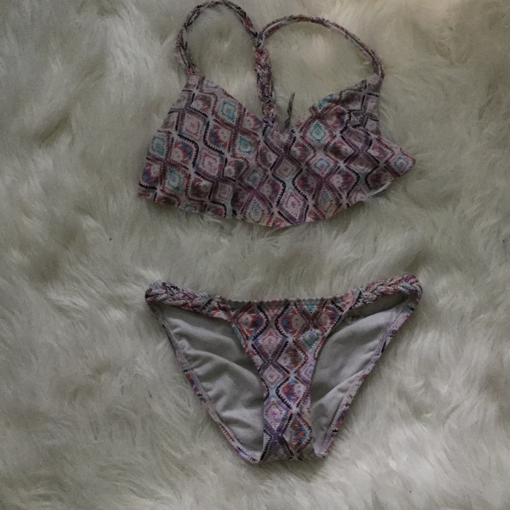 Cute ruffle bikini!