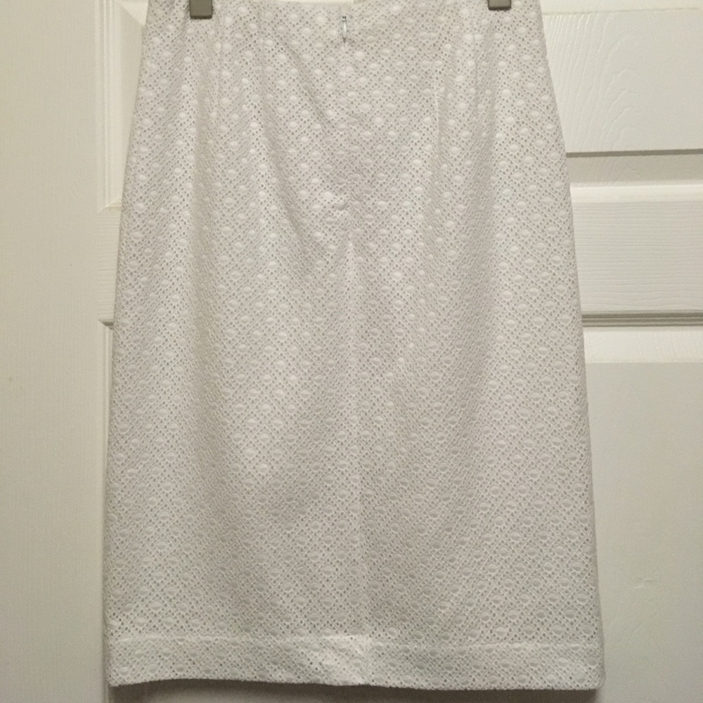 Eyelet pencil skirt, White,size-0, lace, never worn - Picture 5 of 7