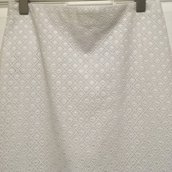Eyelet pencil skirt, White,size-0, lace, never worn - Picture 2 of 7