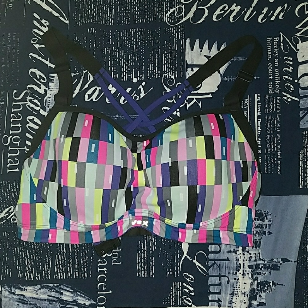 VSX Incredible strappy sports bra 32DD