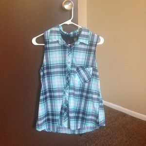 Sleeves plaid blue button down shirt