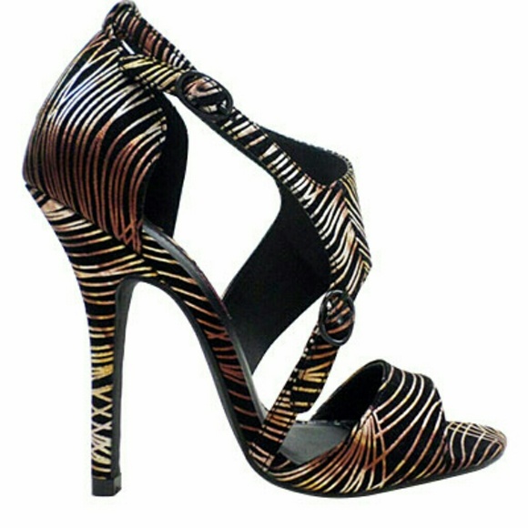Stylish Zebra Pumps - Picture 5 of 5