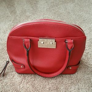 Handbag to compliment any outfit!