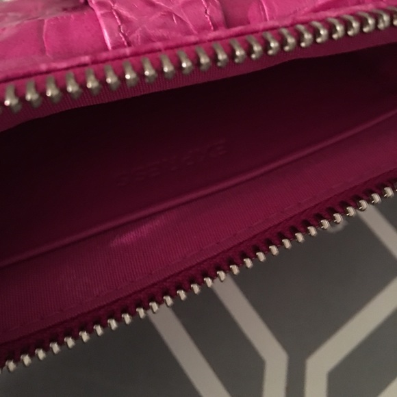 Express wristlet - Picture 3 of 3