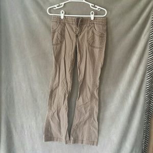 Maurices Khakis size 1/2 short