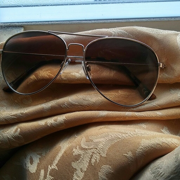 Meet your Posher, Nya - Picture 2 of 2