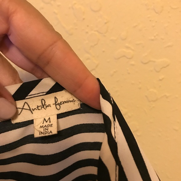 Black and white blouse - Picture 2 of 6