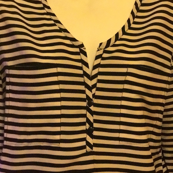 Black and white blouse - Picture 3 of 6