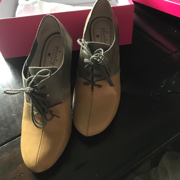 Adorable shoes bought at Anthropology!!! - Picture 2 of 6