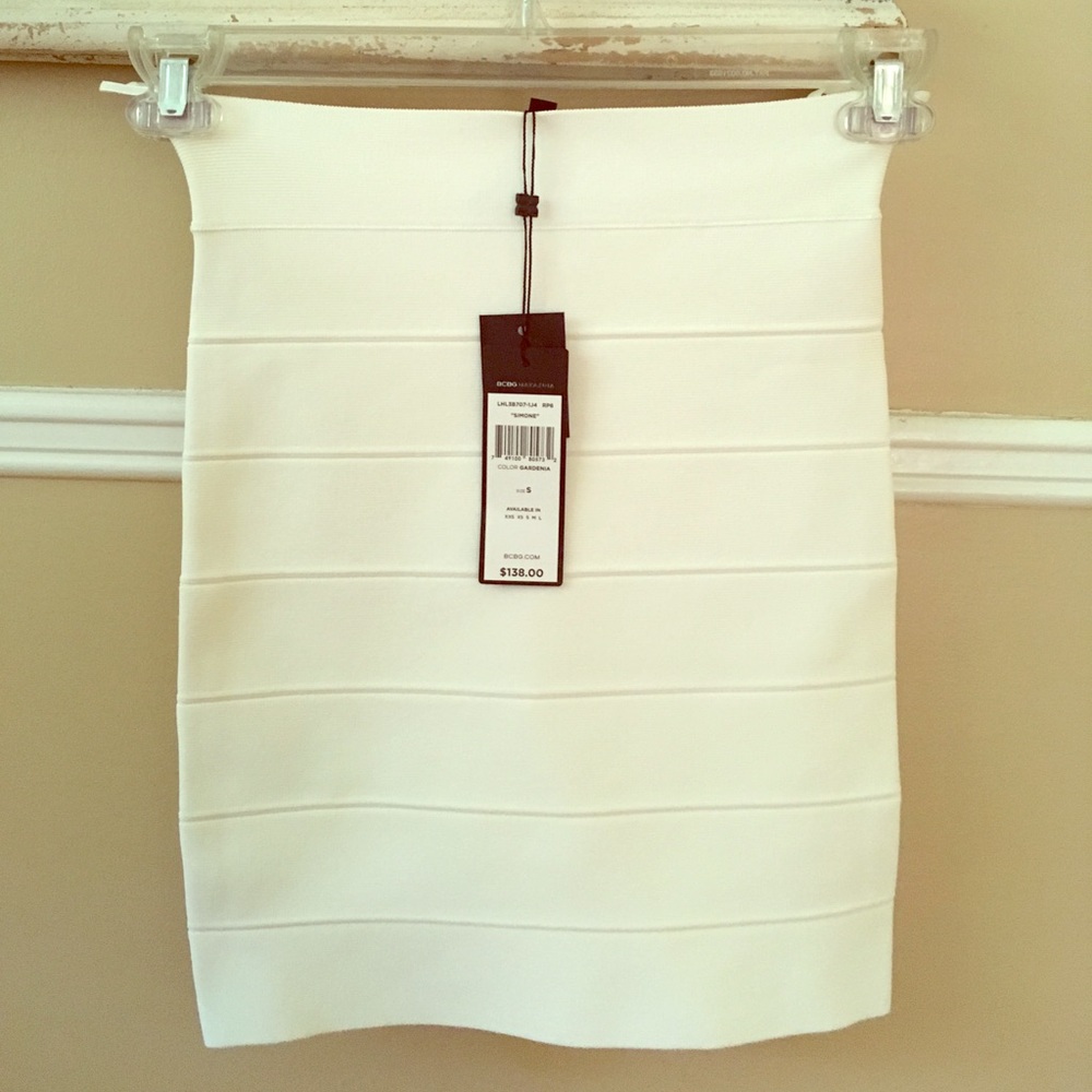 BCBG Maxazria Simone Skirt Sz. Small Gardenia
