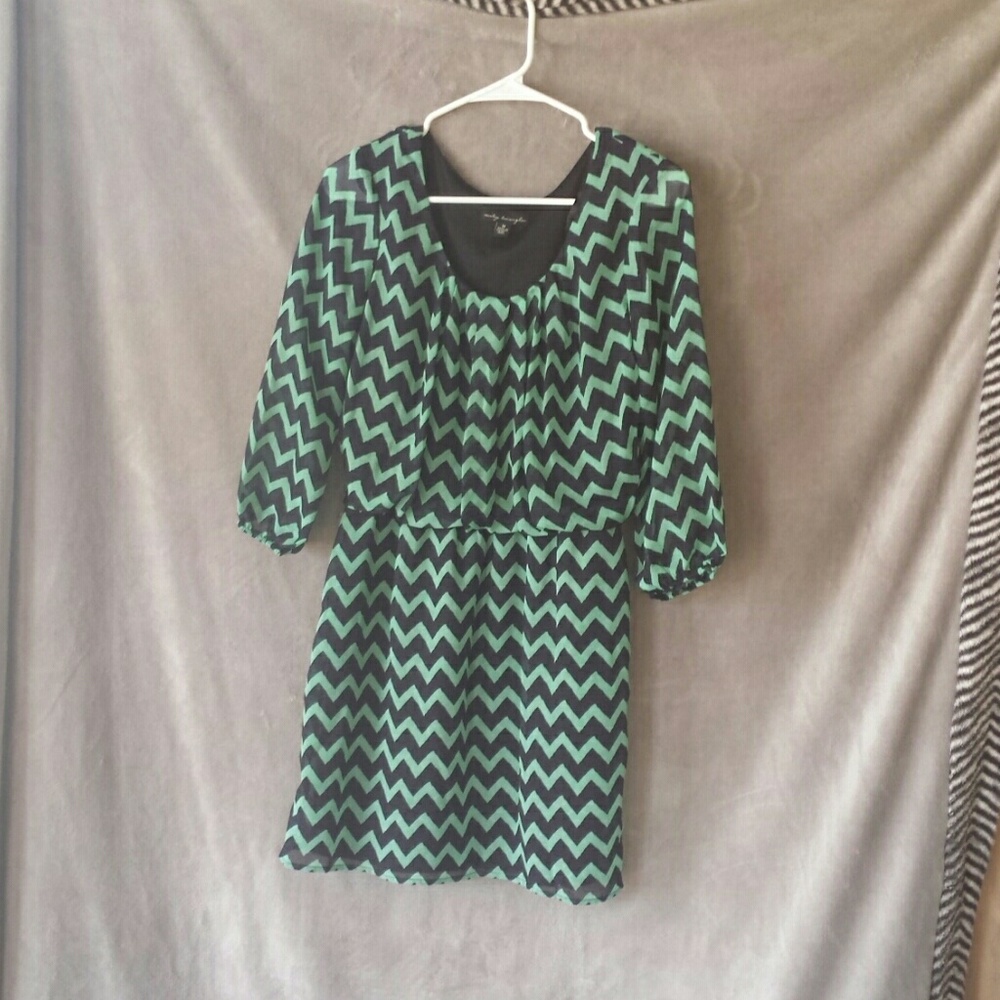 Green/Navy Chevron print dress size M