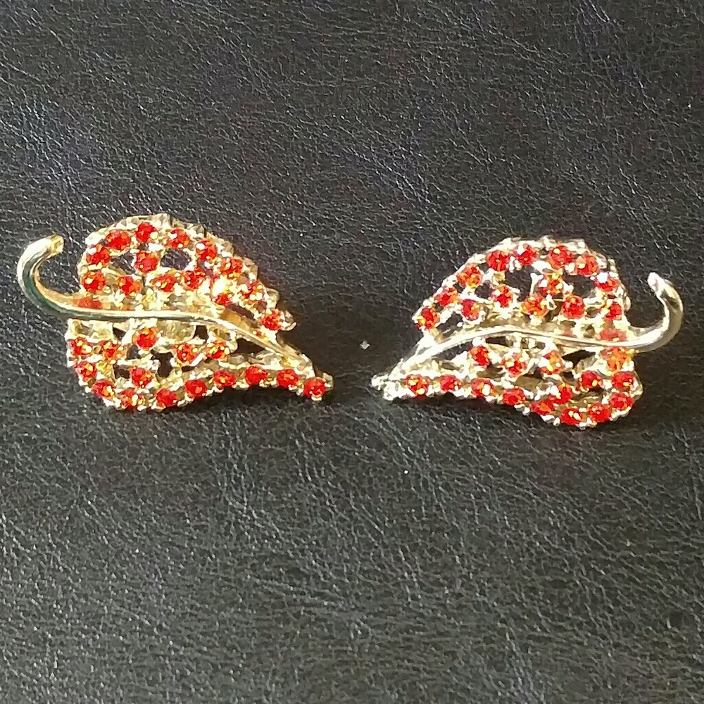 Mid-century signed Dodds red rhinestone leaf clip
