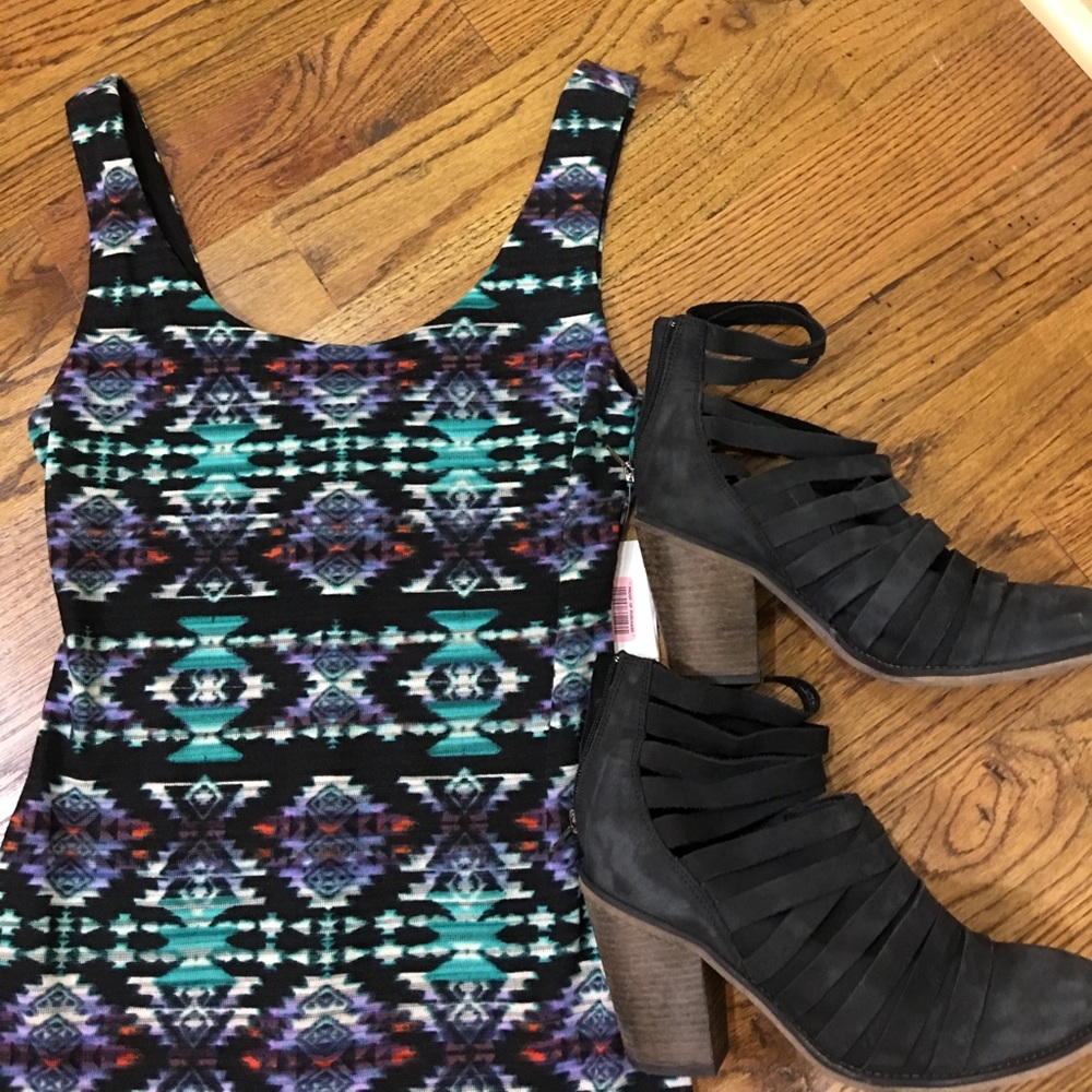 NWT Bodycon TRIBAL DRESS JUNIORS