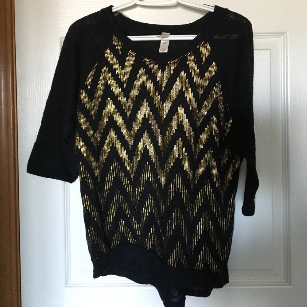 Black 3/4 sleeve sweater