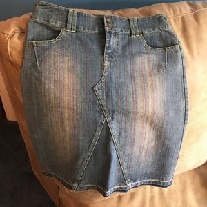 Short jeans skirt