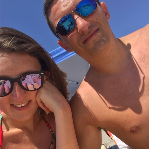 Meet your Posher, Emily - Picture 2 of 5