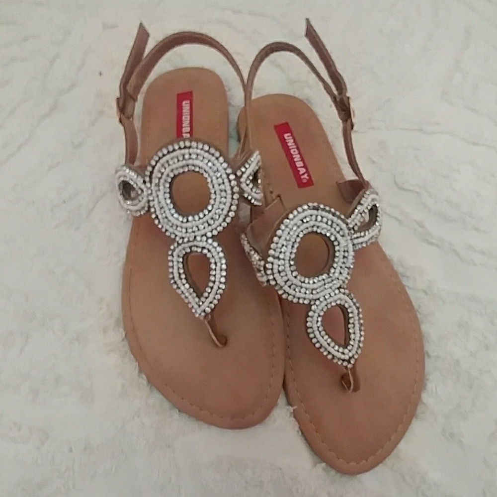 💀  Tan Rhinestone With Pearls Sandals sz 8M