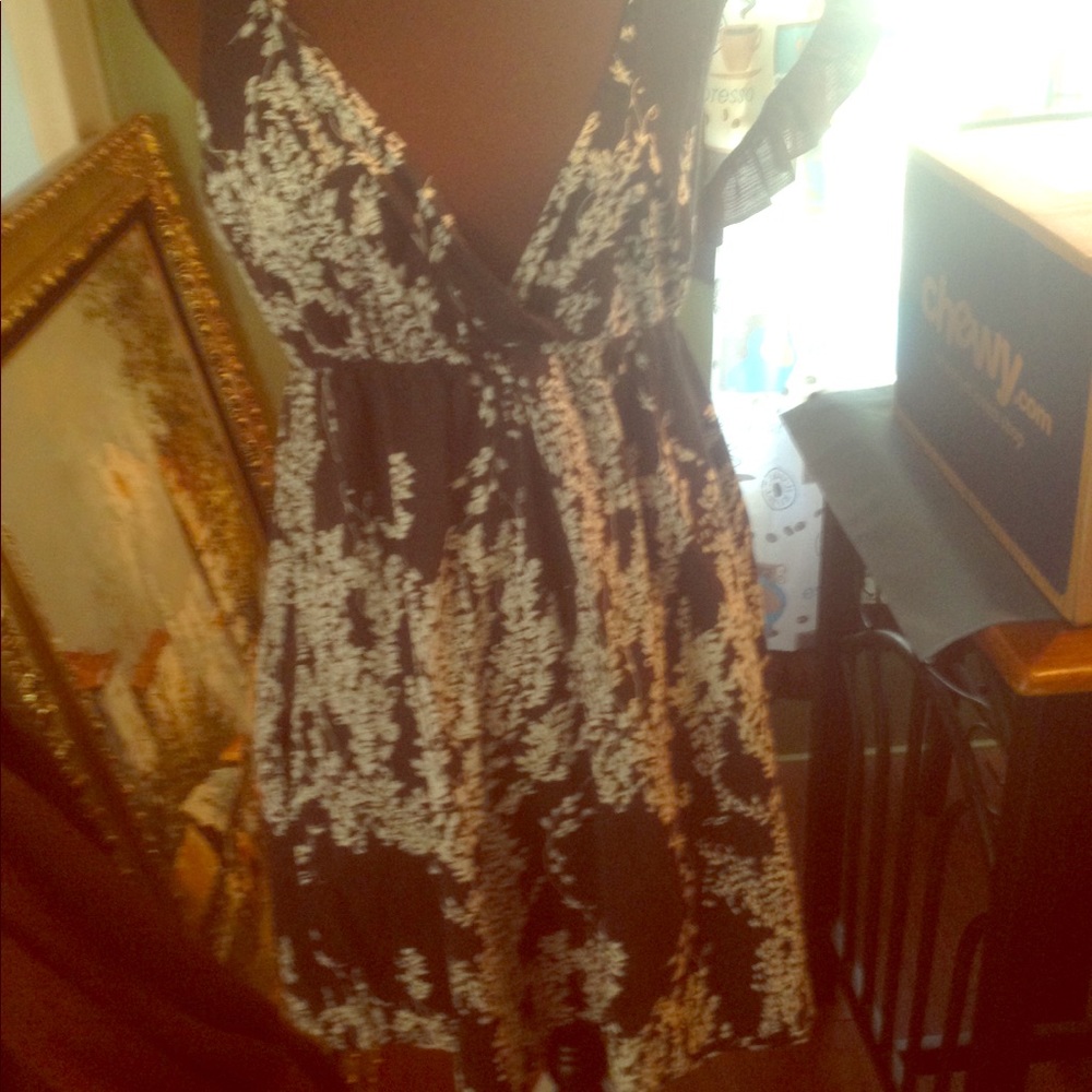 TUNIC/DRESS  PERFECT TO WEAR EITHER WAY V NECK AND FRONT SIZE SMALL LEGGINGS