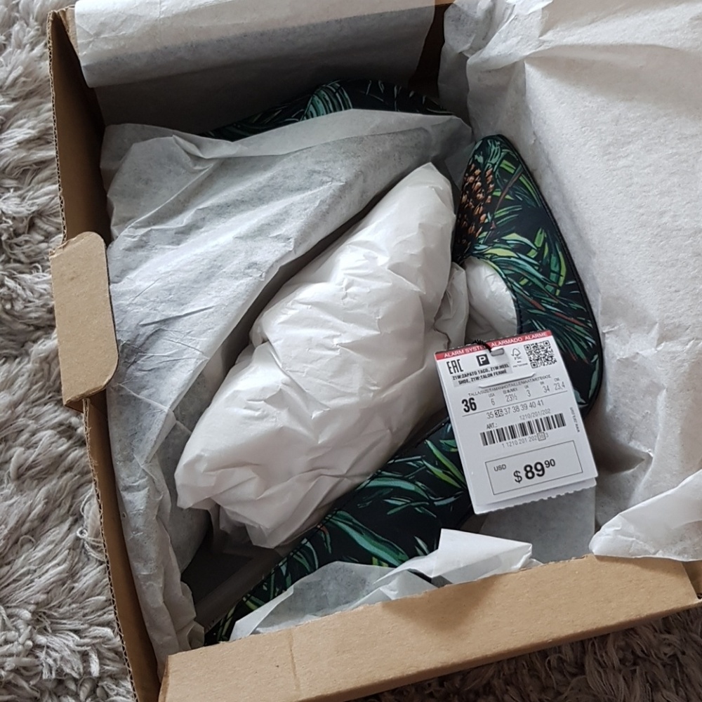 Zara Leather Tropical Pineapple Palm Heels - Picture 7 of 8