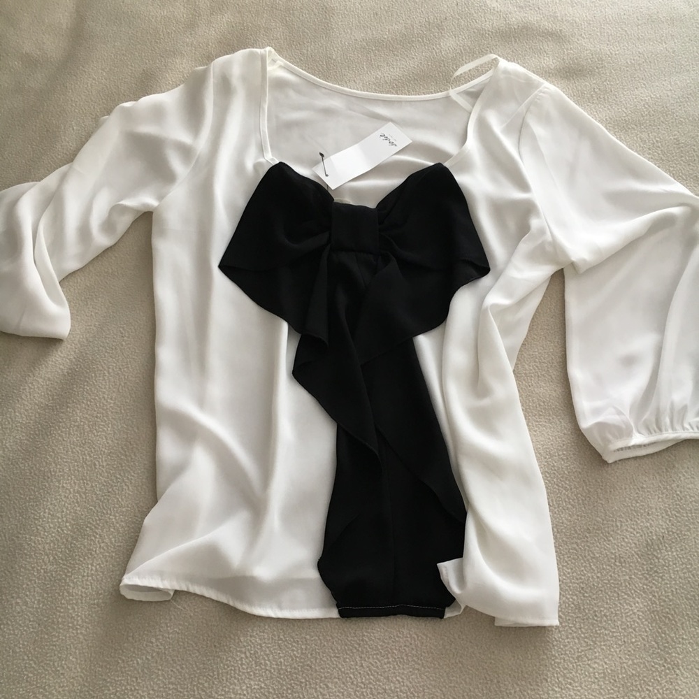 HOST PICK!! Romantic White and Black Blouse