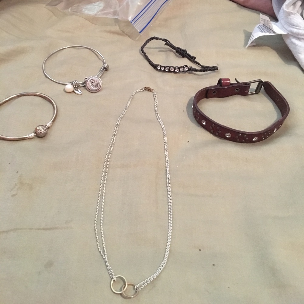 Bracelet/necklace set