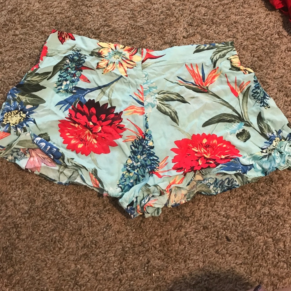 Umgee size L tropical print shorts
