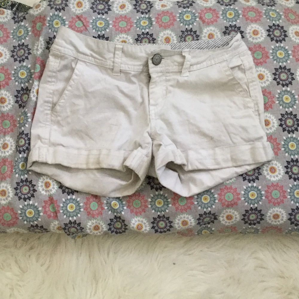 White Aeropostale shorts!