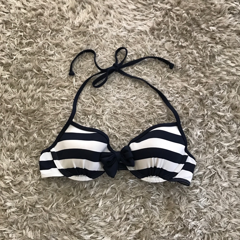 ✨Host Pick ✨ Hollister Swim Halter Top
